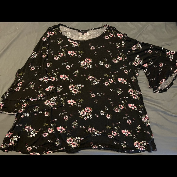 Floral top - Picture 1 of 2